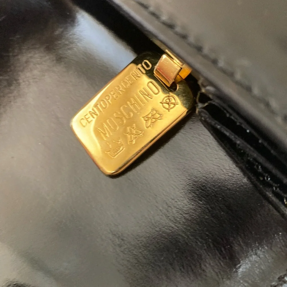 Pre-Loved Authentic Moschino Redwall Black Gold Heart Leather Envelope Clutch - Picture 8 of 9